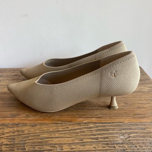 Vivaia nude pointed toe kitten heels Size 38 - Picture 2 of 7